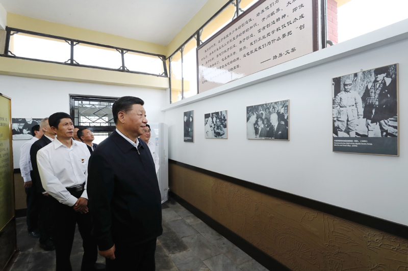 8月19日至22日，中共中央總書記、國家主席、中央軍委主席習(xí)近平在甘肅考察。這是20日下午，習(xí)近平在張掖市山丹培黎學(xué)校參觀學(xué)校創(chuàng)辦人路易·艾黎故居。